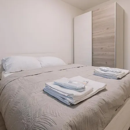 Skau Dunajska 58a Apt3 Pressburg