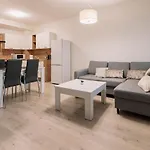 Skau Dunajska 58a Apt3 *